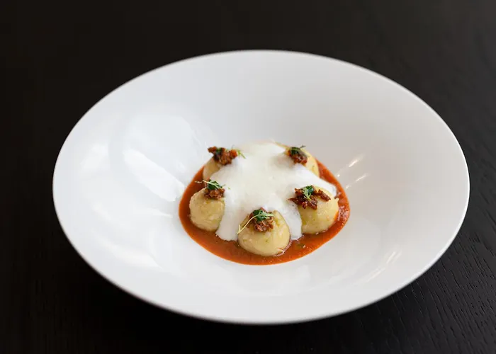 Ara Maris & מלון