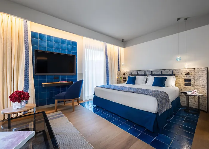 Ara Maris & מלון