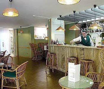 Ara Maris & מלון