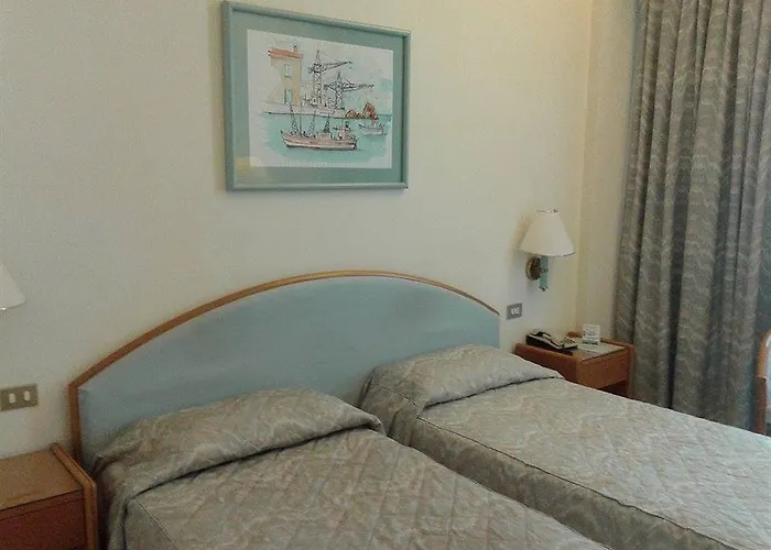 Ara Maris & מלון