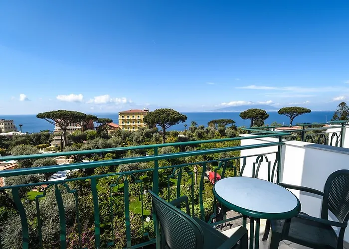 Ara Maris & מלון 5*