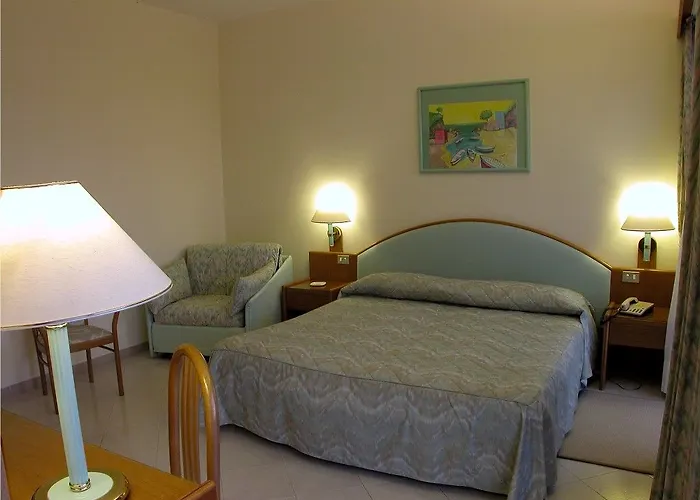 Ara Maris & מלון