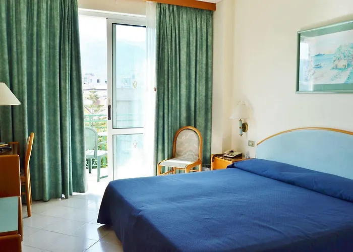 Ara Maris & מלון