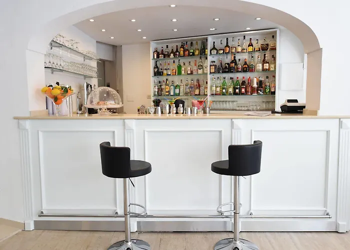 Ara Maris & מלון