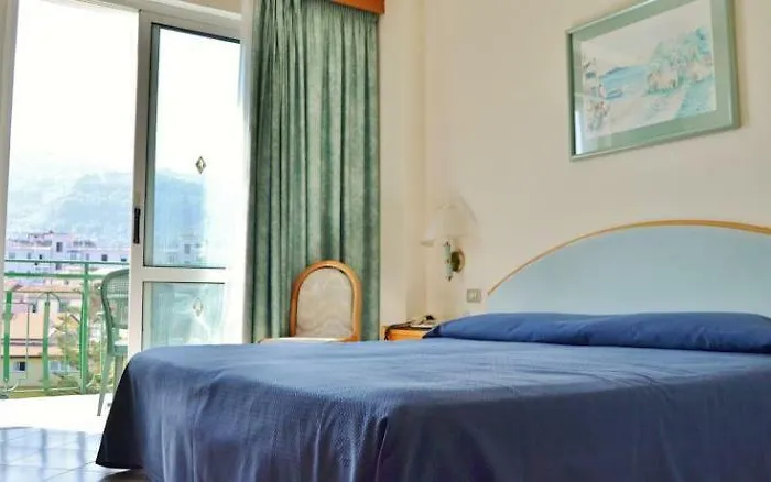 Ara Maris & סורנטו